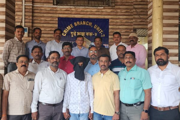 The accused was handcuffed by the team of Crime Branch 7 in UP mumbai poice Crime Branch