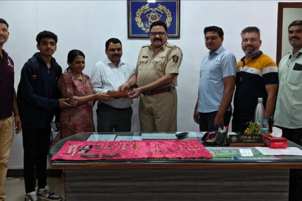 Mumbai’s Bangurnagar police succeed in recovering 25 tola worth of jewellery