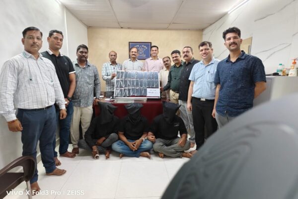 Thane Railway Police | Bhopal Mobile Chor |ठाणे रेल्वे पोलिसांनी भोपाळच्या मोबाईल चोर टोळीला ठोकल्या बेड्या